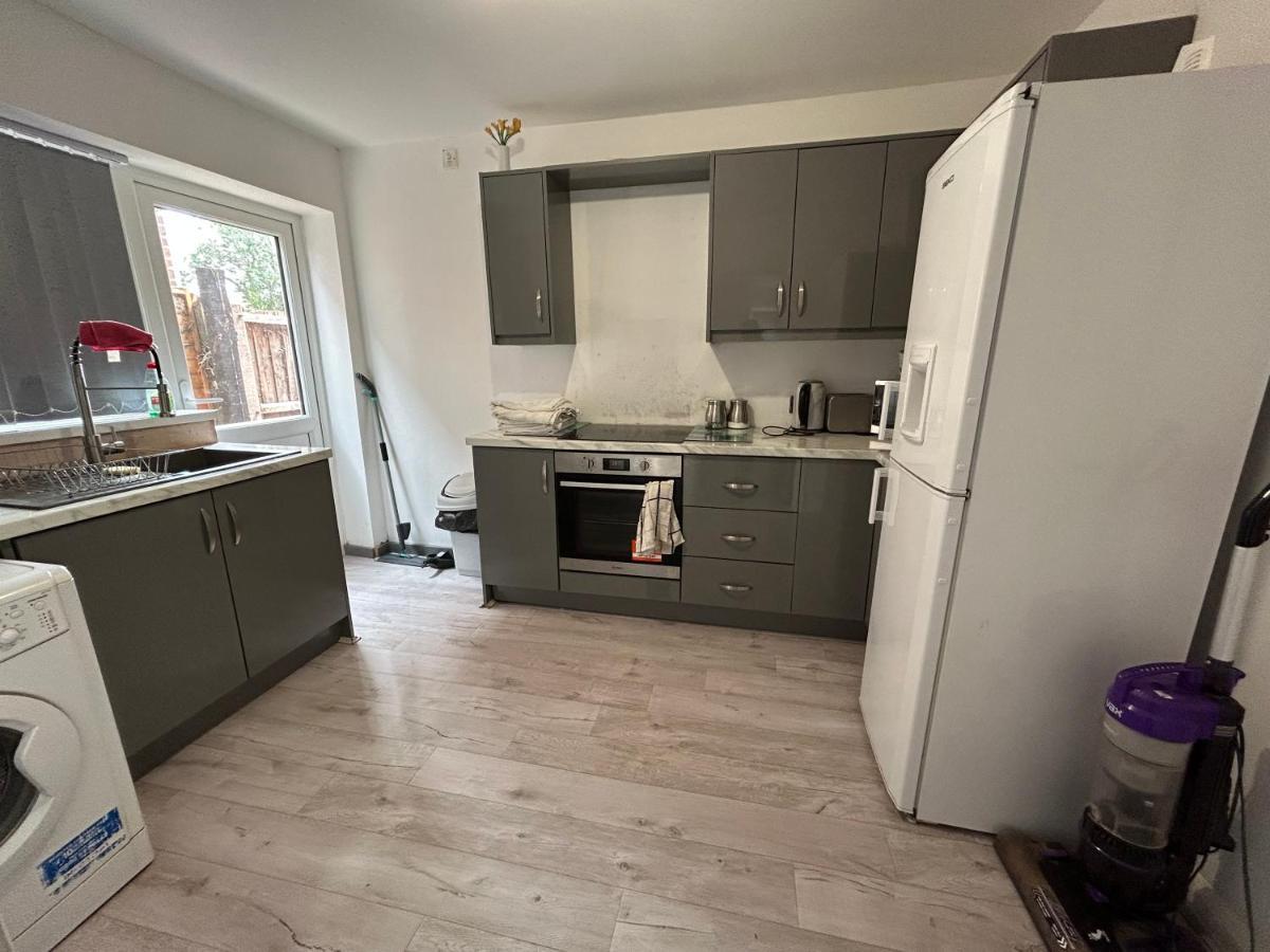 Lovely 3 Bedroom Entire Home With Street Parking - Close To Nec, Bhx Airport - Sleeps 6 Guests Ideal For Contractors & Families 버밍엄 외부 사진